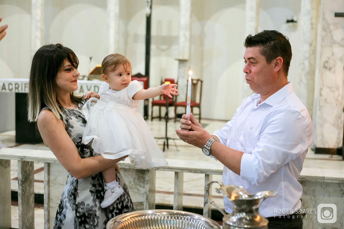 fotografo batizado, fotos com padrinhos, lembranca do batismo, detalhes do batizado, batismo catolico fotos, album de batizado, fotos de bebe batizado, fotografa de familia, fotos na igreja catolica, ensaio batismo, fotos do ritual de batismo