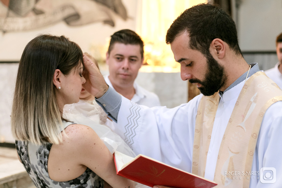 fotografo batizado, fotos com padrinhos, lembranca do batismo, detalhes do batizado, batismo catolico fotos, album de batizado, fotos de bebe batizado, fotografa de familia, fotos na igreja catolica, ensaio batismo, fotos do ritual de batismo