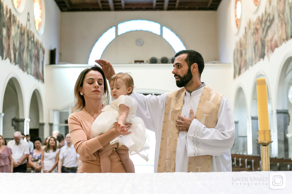 fotografo batizado, fotos com padrinhos, lembranca do batismo, detalhes do batizado, batismo catolico fotos, album de batizado, fotos de bebe batizado, fotografa de familia, fotos na igreja catolica, ensaio batismo, fotos do ritual de batismo