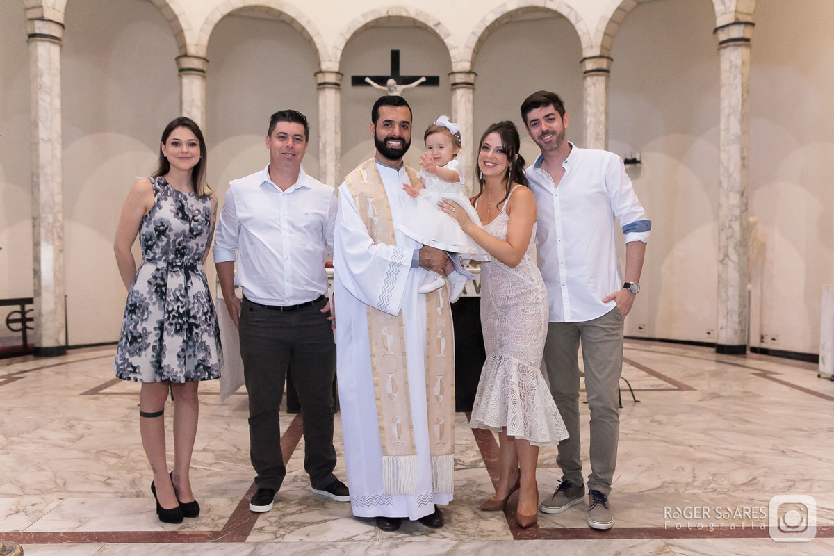 fotografo batizado, fotos com padrinhos, lembranca do batismo, detalhes do batizado, batismo catolico fotos, album de batizado, fotos de bebe batizado, fotografa de familia, fotos na igreja catolica, ensaio batismo, fotos do ritual de batismo