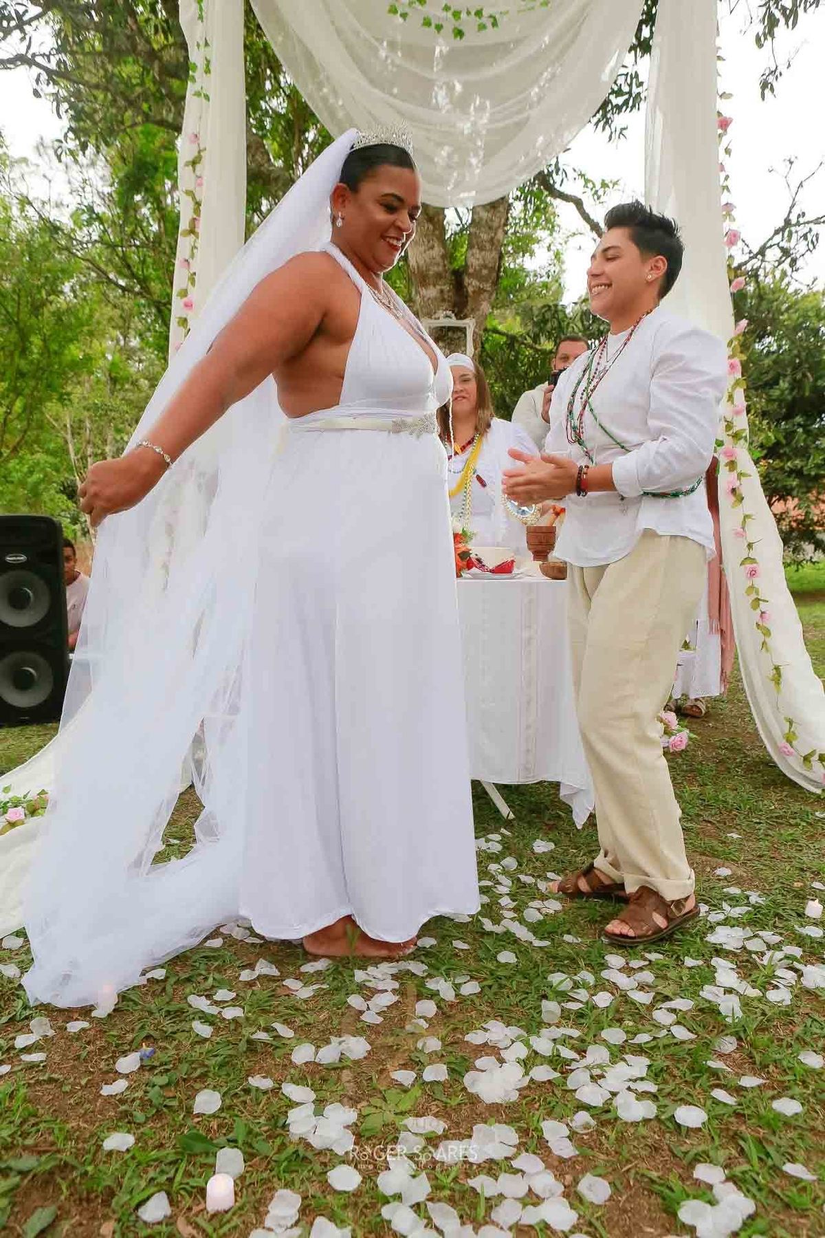 fotografia de casamento ao ar livre, casamento na represa Riacho Grande, fotos sitio do ITA, Roger Soares fotografia, casamento espiritualista fotos, cobertura fotografica de casamento, fotos Thais e Naty, galeria de casamento na natureza