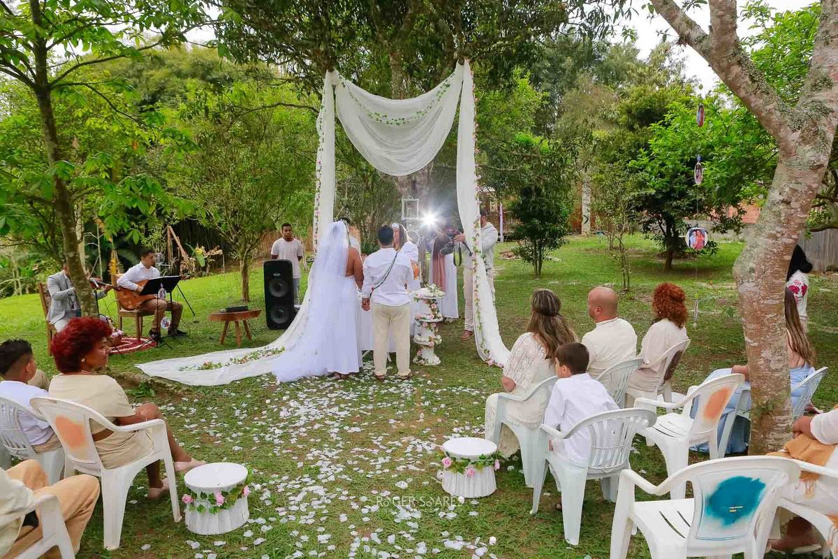 fotografia de casamento ao ar livre, casamento na represa Riacho Grande, fotos sitio do ITA, Roger Soares fotografia, casamento espiritualista fotos, cobertura fotografica de casamento, fotos Thais e Naty, galeria de casamento na natureza
