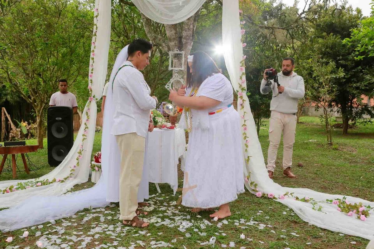 fotografia de casamento ao ar livre, casamento na represa Riacho Grande, fotos sitio do ITA, Roger Soares fotografia, casamento espiritualista fotos, cobertura fotografica de casamento, fotos Thais e Naty, galeria de casamento na natureza
