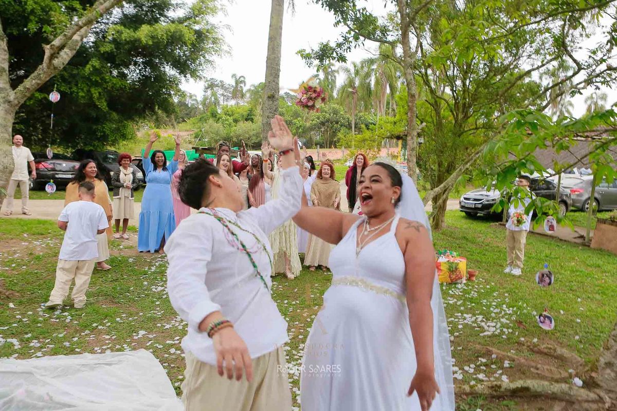 makingof noiva, dia da noiva casamento, violino e violao, musica xamanica casamento, Roger Soares fotografia, sitio ITA represa, matrimonio espiritualista, fotos preparativos noiva, trilha sonora casamento, Riacho Grande, Thais e Naty