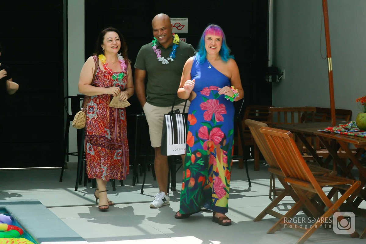 Roger Soares, fotógrafo de eventos, festa na piscina, churrasco de aniversário, foto de família 50+, fotografia ao ar livre, fotógrafo profissional, aniversário de mulher, ensaio fotográfico de festa, momentos espontâneos