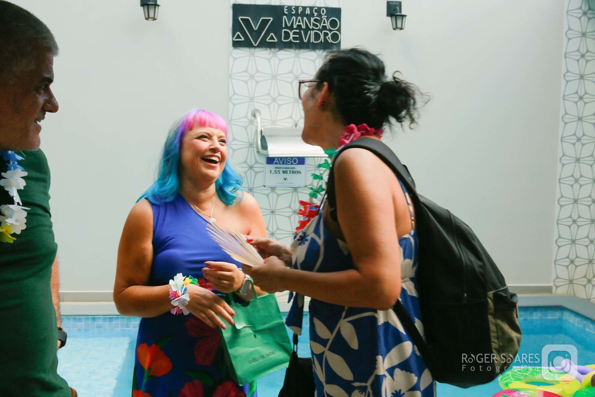 Roger Soares, fotógrafo de eventos, festa na piscina, churrasco de aniversário, foto de família 50+, fotografia ao ar livre, fotógrafo profissional, aniversário de mulher, ensaio fotográfico de festa, momentos espontâneos