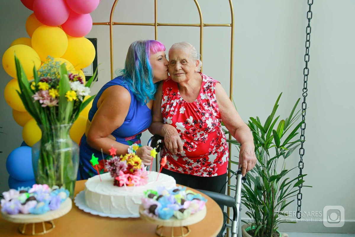 Roger Soares, fotógrafo de festa de aniversário, fotos de aniversário de 50 anos, fotógrafo para churrasco e piscina, fotografia de eventos sociais, ensaio de família 50+, fotografia de celebração, fotos de aniversário feminino