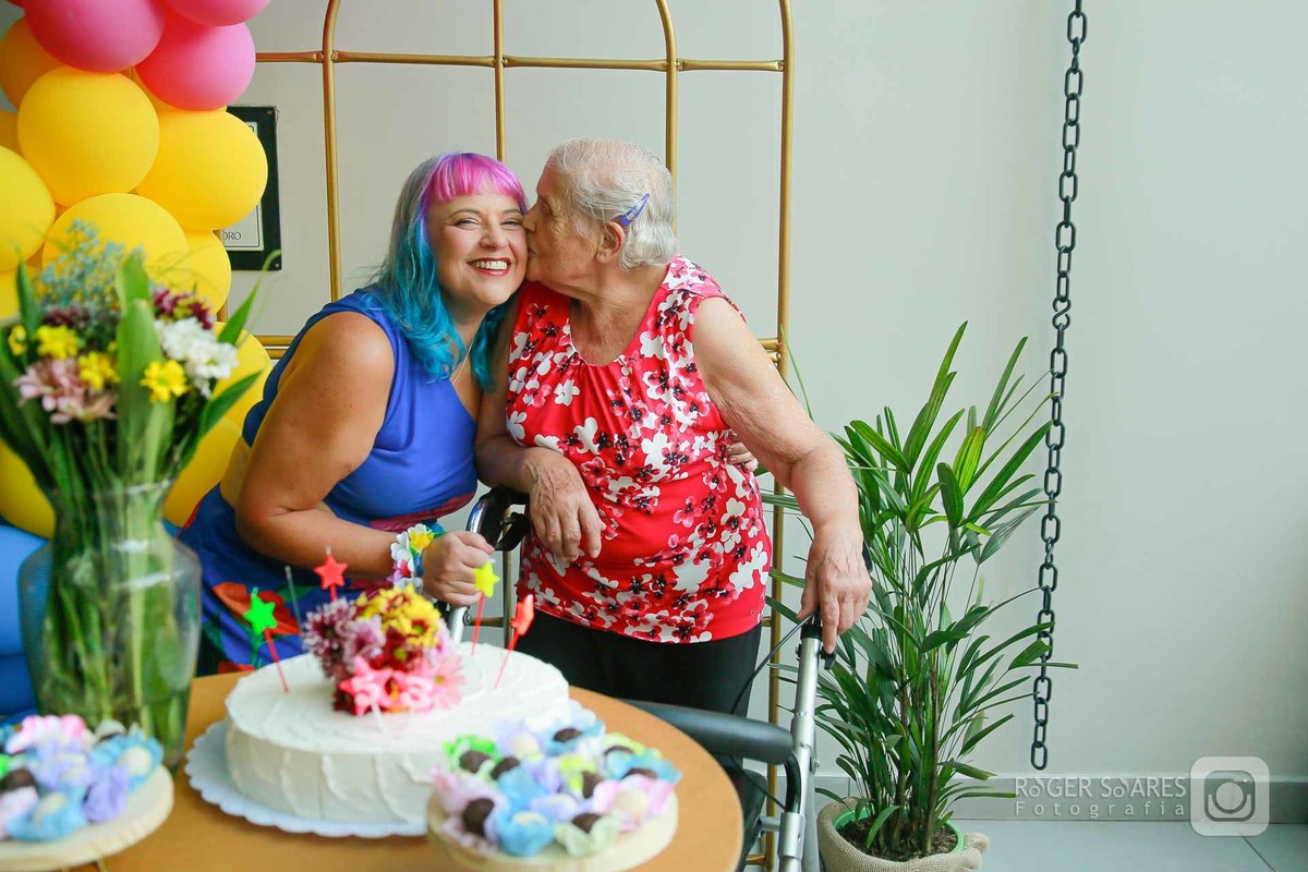 Roger Soares, fotógrafo de festa de aniversário, fotos de aniversário de 50 anos, fotógrafo para churrasco e piscina, fotografia de eventos sociais, ensaio de família 50+, fotografia de celebração, fotos de aniversário feminino