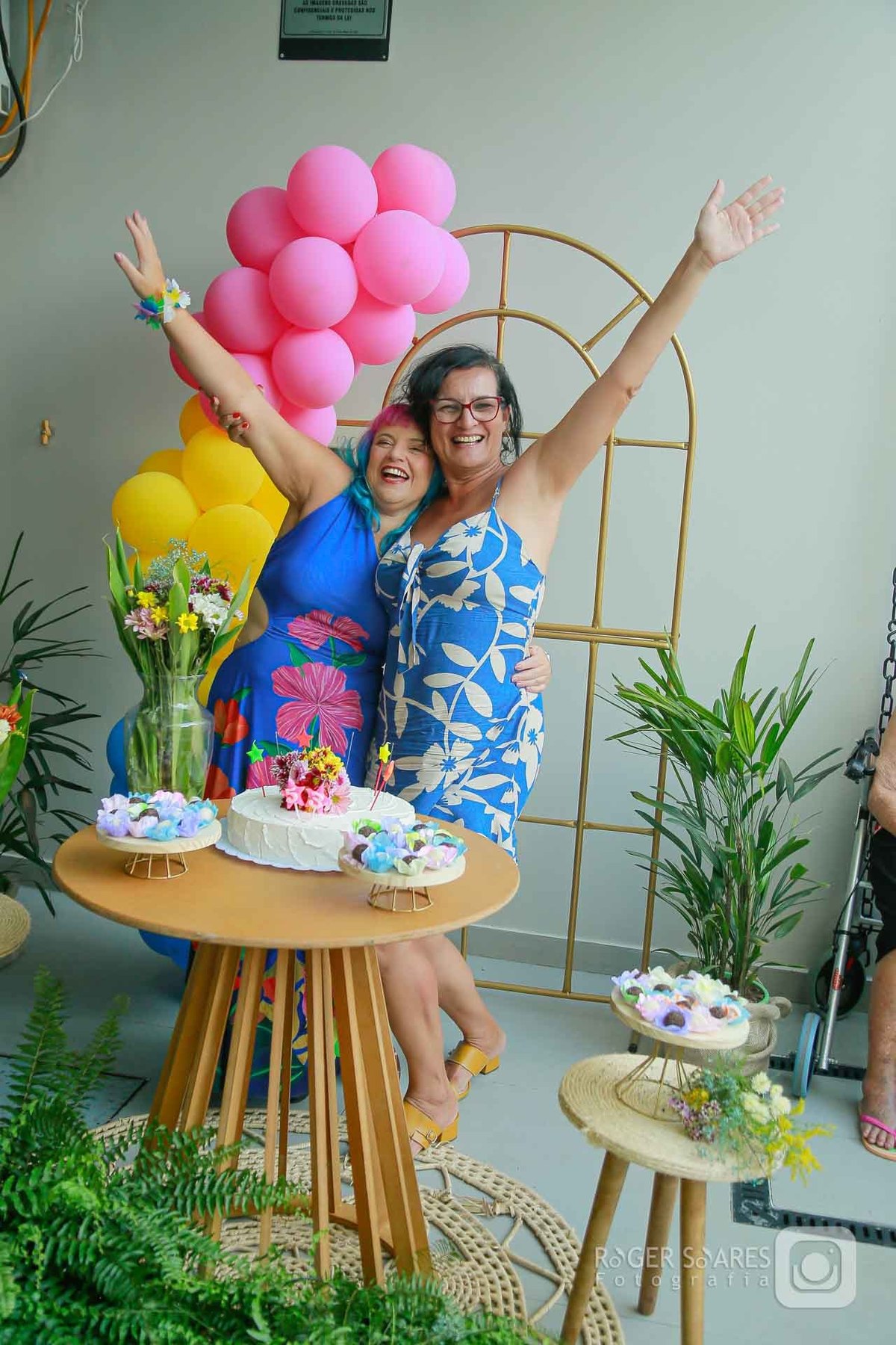 Roger Soares, fotografia profissional de eventos, fotógrafo de aniversário, celebração 50 anos mulher, fotos de família, festa com churrasco e piscina, fotógrafo social, cobertura de festas, foto de eventos