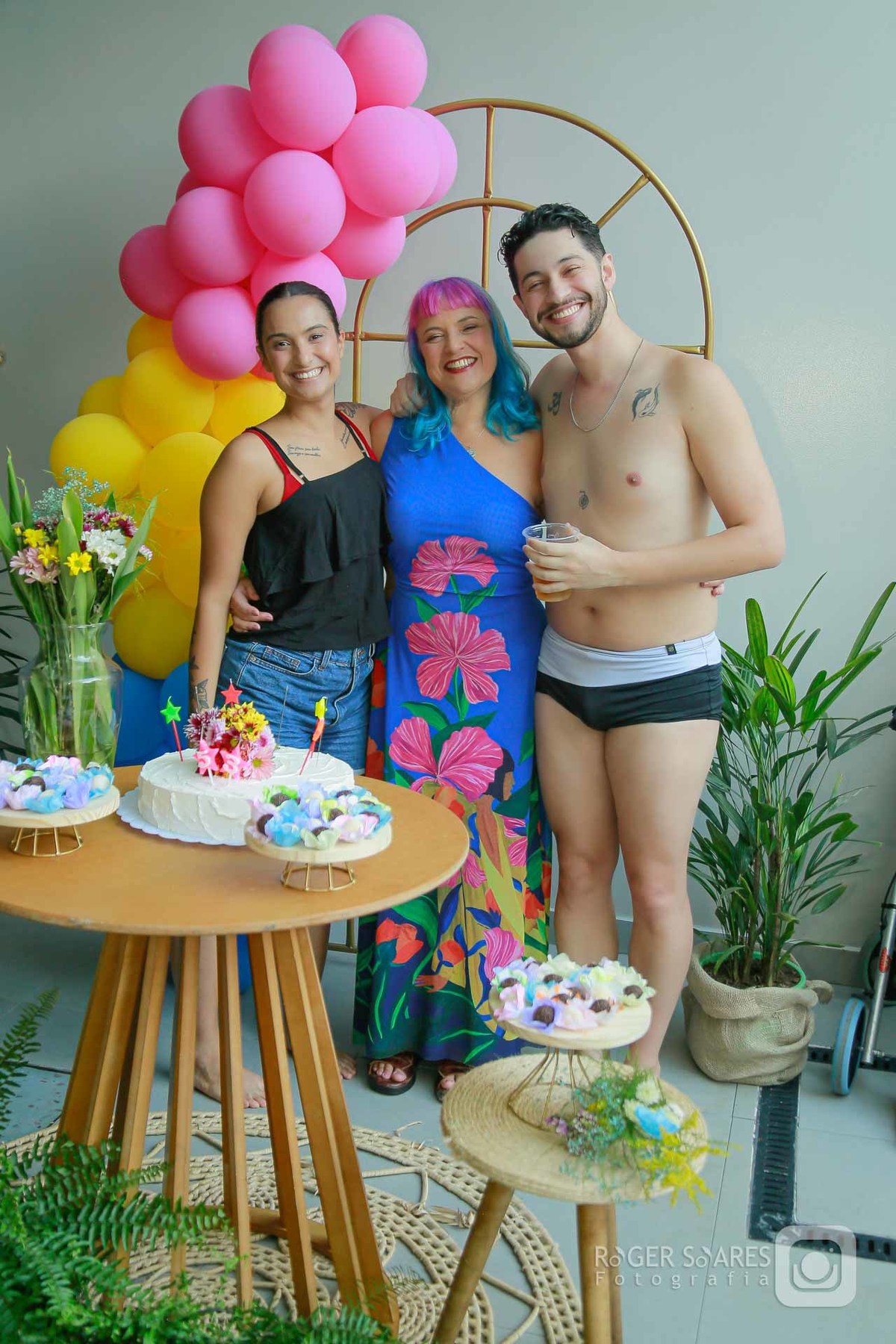 Roger Soares, fotografia profissional de eventos, fotógrafo de aniversário, celebração 50 anos mulher, fotos de família, festa com churrasco e piscina, fotógrafo social, cobertura de festas, foto de eventos