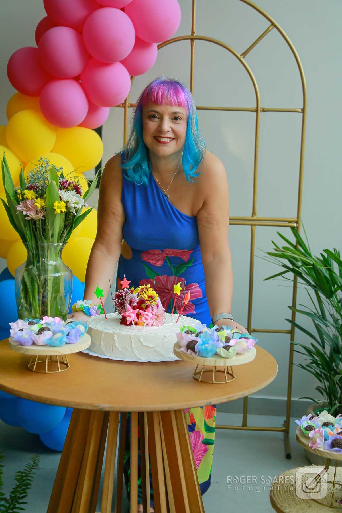 Roger Soares, fotografia profissional de eventos, fotógrafo de aniversário, celebração 50 anos mulher, fotos de família, festa com churrasco e piscina, fotógrafo social, cobertura de festas, foto de eventos