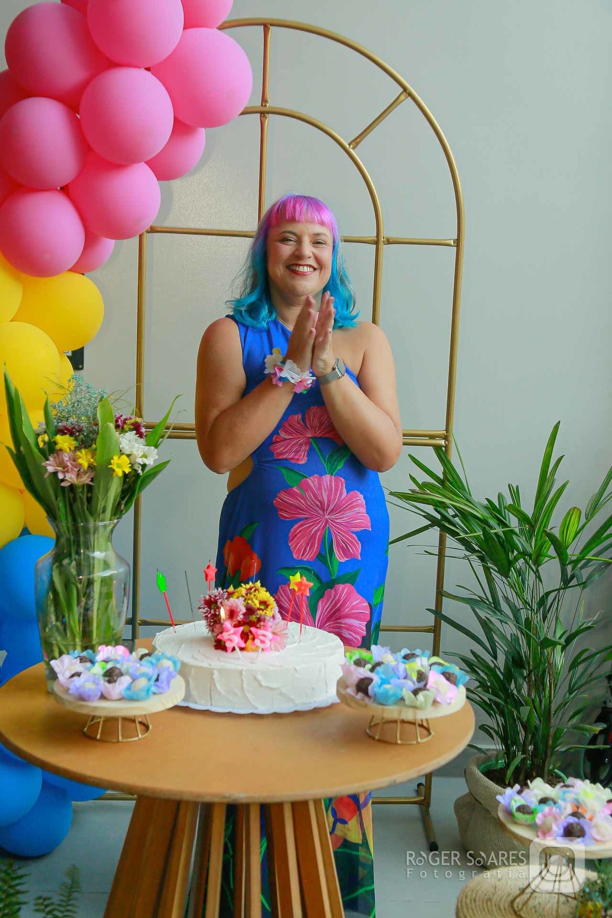 Roger Soares, fotografia profissional de eventos, fotógrafo de aniversário, celebração 50 anos mulher, fotos de família, festa com churrasco e piscina, fotógrafo social, cobertura de festas, foto de eventos