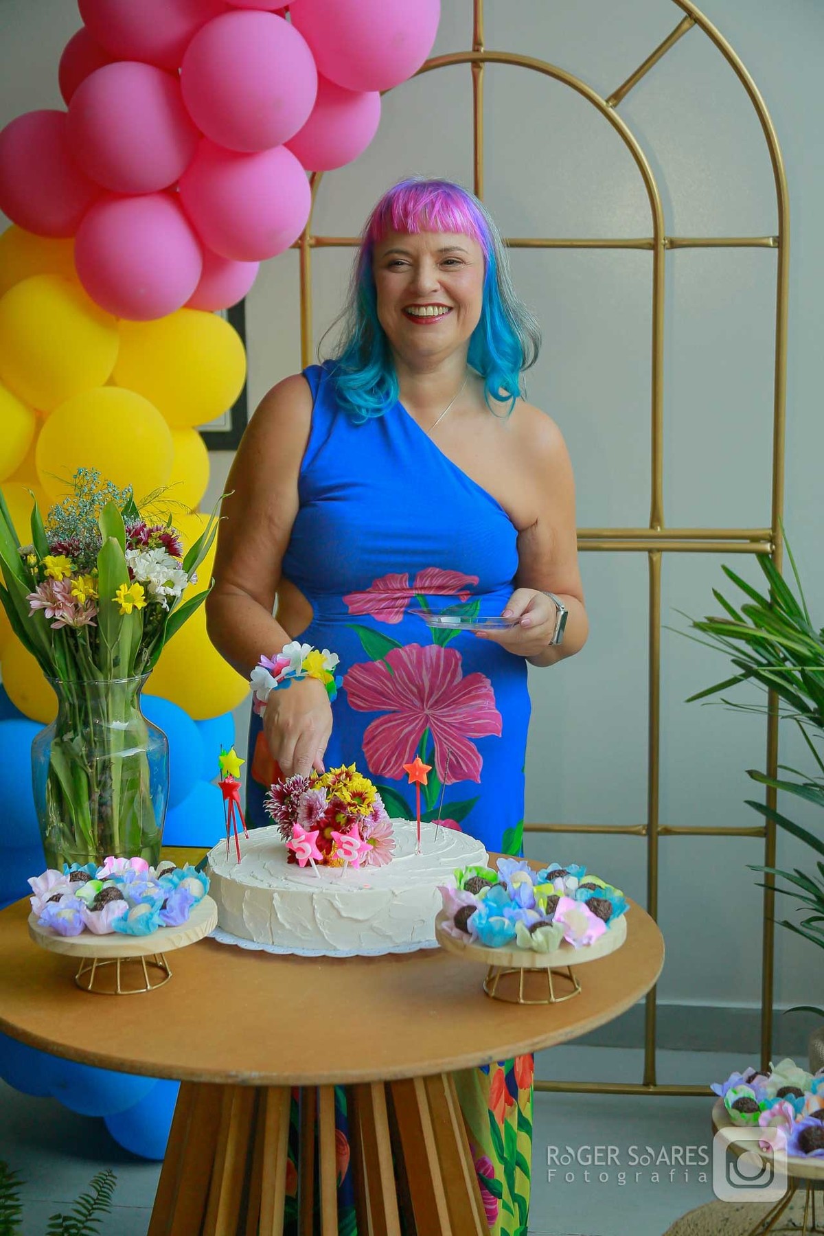 Roger Soares, fotografia profissional de eventos, fotógrafo de aniversário, celebração 50 anos mulher, fotos de família, festa com churrasco e piscina, fotógrafo social, cobertura de festas, foto de eventos