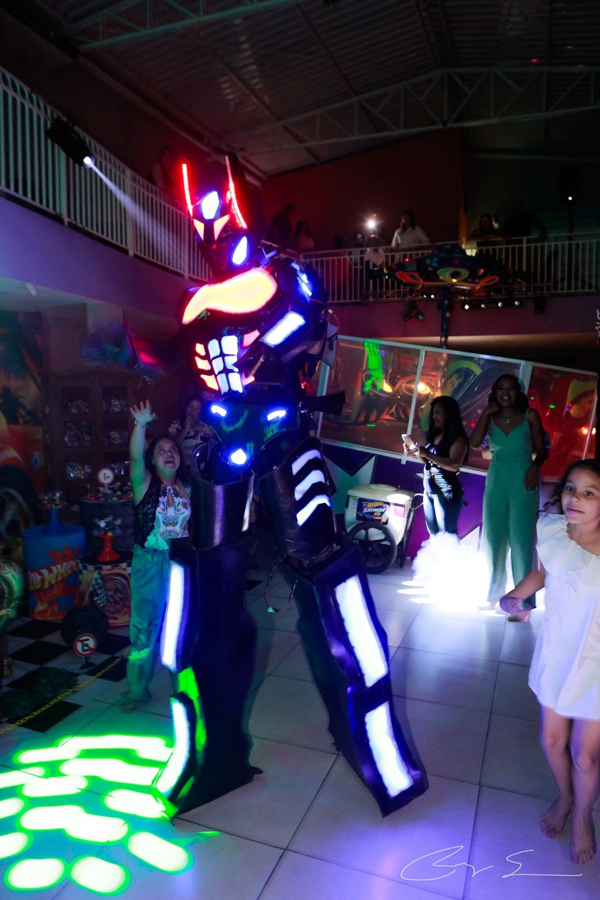 decoracao aniversario infantil, temas festa infantil, decoracao de festa, mesa de bolo infantil, ornamentacao festa infantil, tendencias festa infantil, painel festa infantil