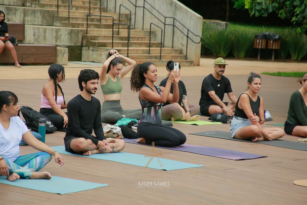 fotografia de yoga, fotografo de yoga, ensaio de yoga, cobertura de eventos de yoga, fotografia lifestyle, fotos ao ar livre, fotografia de bem estar, roger soares fotografo, registro de retiros, fotos de asanas, fotografia de saude