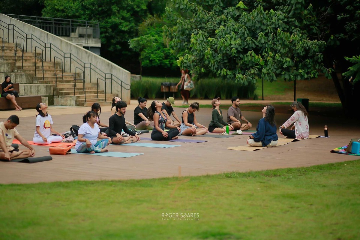 olhar sensivel, fotografia de movimento, captura de leveza, fotografo roger soares, fotos sutis, estetica do yoga, ensaio autoral de yoga, foto de respiracao e ritmo, fotografia de eventos integrativos, cobertura de workshops