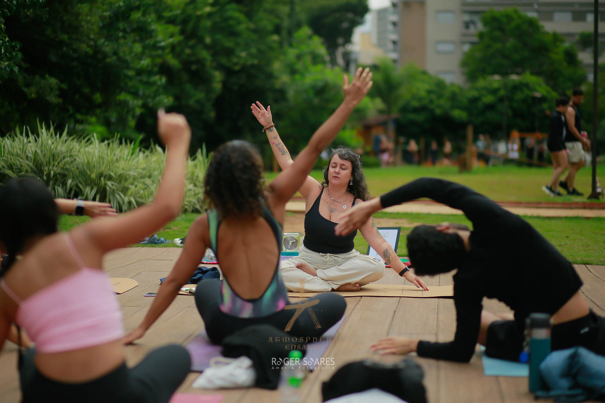 olhar sensivel, fotografia de movimento, captura de leveza, fotografo roger soares, fotos sutis, estetica do yoga, ensaio autoral de yoga, foto de respiracao e ritmo, fotografia de eventos integrativos, cobertura de workshops