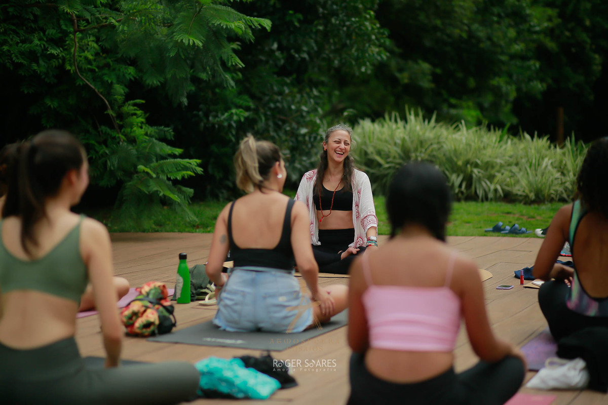olhar sensivel, fotografia de movimento, captura de leveza, fotografo roger soares, fotos sutis, estetica do yoga, ensaio autoral de yoga, foto de respiracao e ritmo, fotografia de eventos integrativos, cobertura de workshops