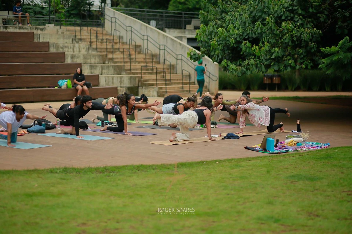 olhar sensivel, fotografia de movimento, captura de leveza, fotografo roger soares, fotos sutis, estetica do yoga, ensaio autoral de yoga, foto de respiracao e ritmo, fotografia de eventos integrativos, cobertura de workshops