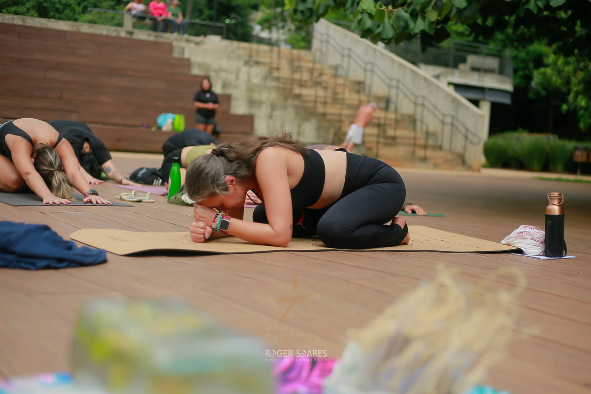 yoga e natureza, conexao e bem estar, pratica integrativa, estilo de vida saudavel, momentos colaborativos, energia e movimento, saude e vitalidade, registros de qualidade de vida, encontros ao ar livre, essencia e presenca