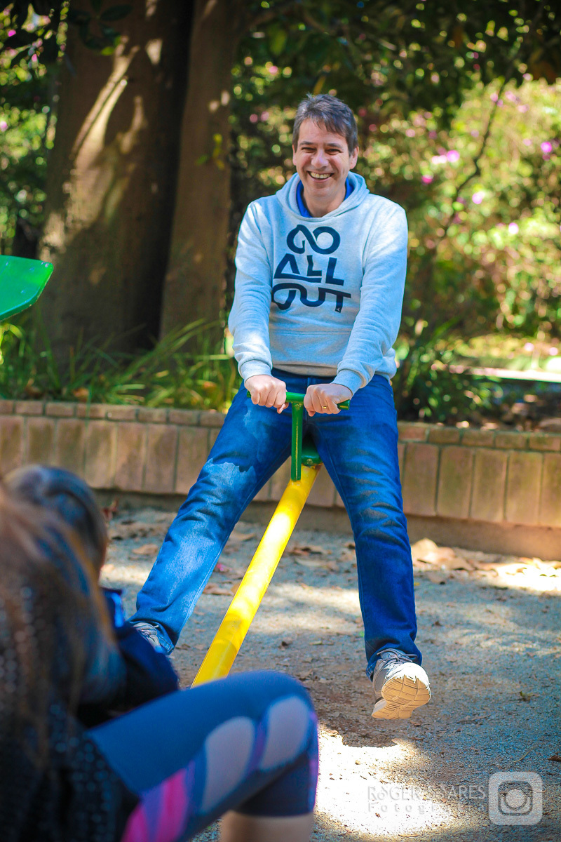 fotografia documental familia criança crianças infância escola infantil casa lar cama sofá brinquedos banho bola banheiro banheira sabonete espuma cabelo molhado papai mamãe filho filha filhos amor carinho alegria casal festa amizade beijo colorido