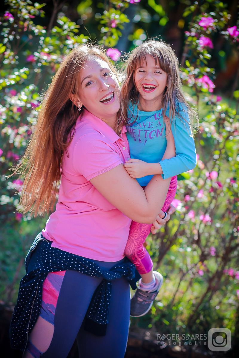 fotografia documental familia criança crianças infância escola infantil casa lar cama sofá brinquedos banho bola banheiro banheira sabonete espuma cabelo molhado papai mamãe filho filha filhos amor carinho alegria casal festa amizade beijo colorido
