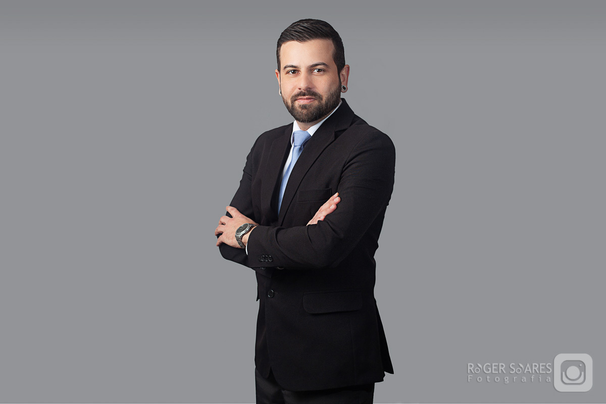 advocacia direito tribunal advogado intelectual propriedade civil criminal marcas patentes fotografia ambiente mesa de reunião call conference livros estudo madeira terno gravata camisa retratos profissionais valor dcms marketing imprensa assessoria