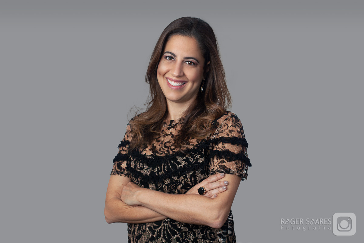 advocacia direito tribunal advogado intelectual propriedade civil criminal marcas patentes fotografia ambiente mesa de reunião call conference livros estudo madeira terno gravata camisa retratos profissionais valor dcms mulher empresária assessoria