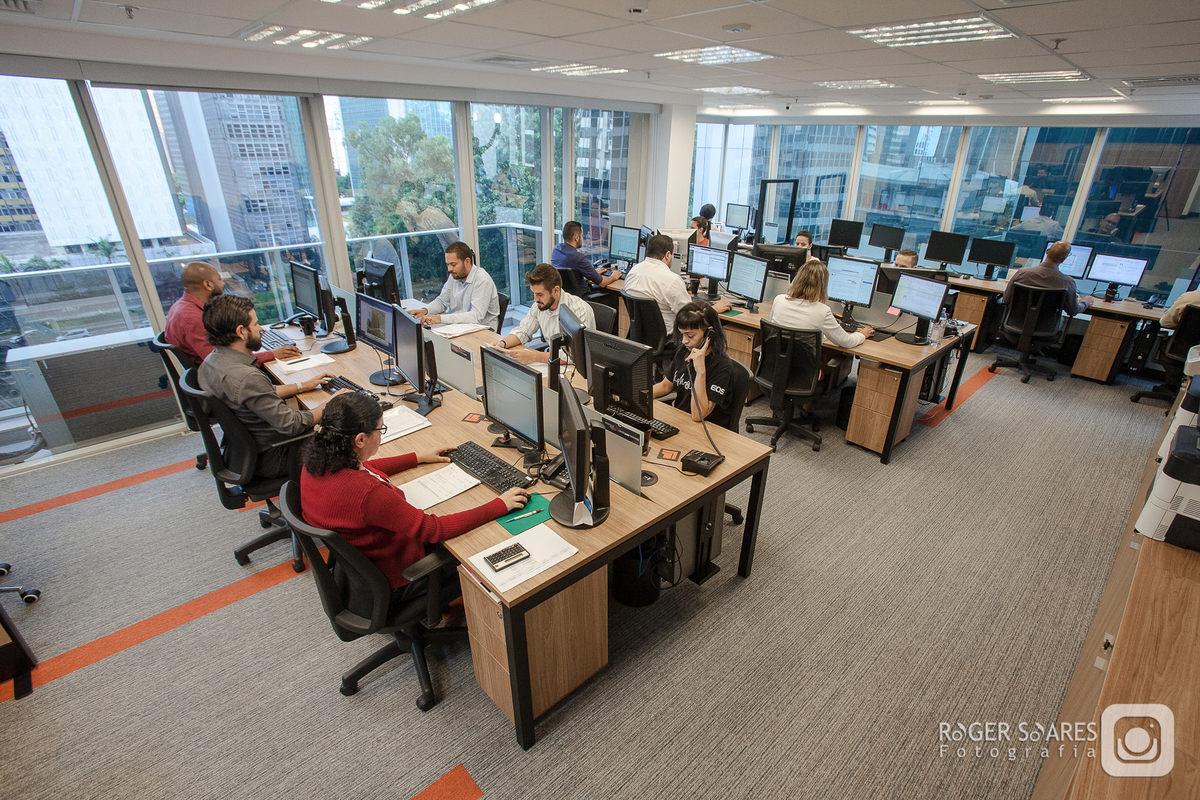 advocacia direito tribunal advogado intelectual propriedade civil criminal marcas patentes fotografia ambiente mesa de reunião call conference livros estudo madeira mogno retratos profissionais valor dinheiro dcms marketing imprensa assessoria