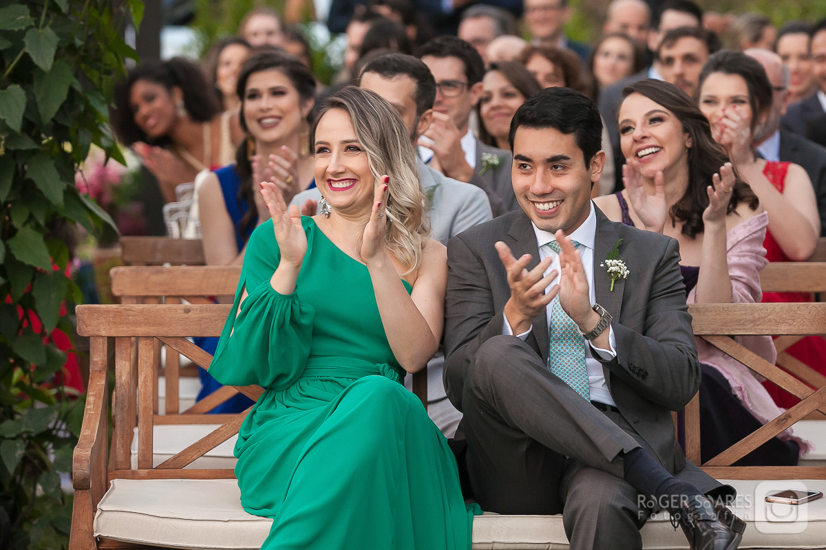 making off noiva vestido branco bordado pérolas bangalô vidraça paisagem villa sansu fotografia fotógrafo álbum de casamento wedding destination cerimônia religiosa padre pastos evangélico véu bouquet convidados familiares amigos igreja roger soares