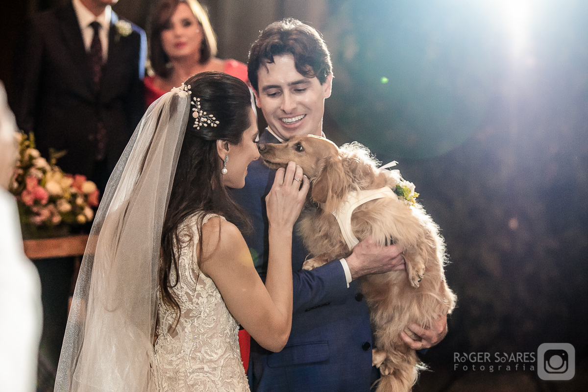 making off noiva vestido branco bordado pérolas paisagem villa sansu fotografia fotógrafo álbum de casamento wedding destination cerimônia religiosa padre pastos evangélico véu alianças outro diamante cachorro cão estimação PET