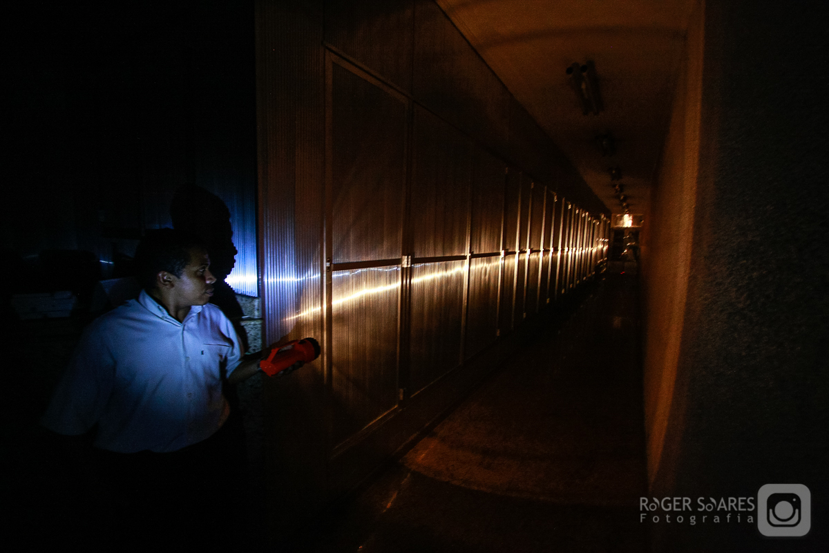fotojornalismo noite paulistana blackout energia sem luz eletropaulo são paulo povo população porteiro