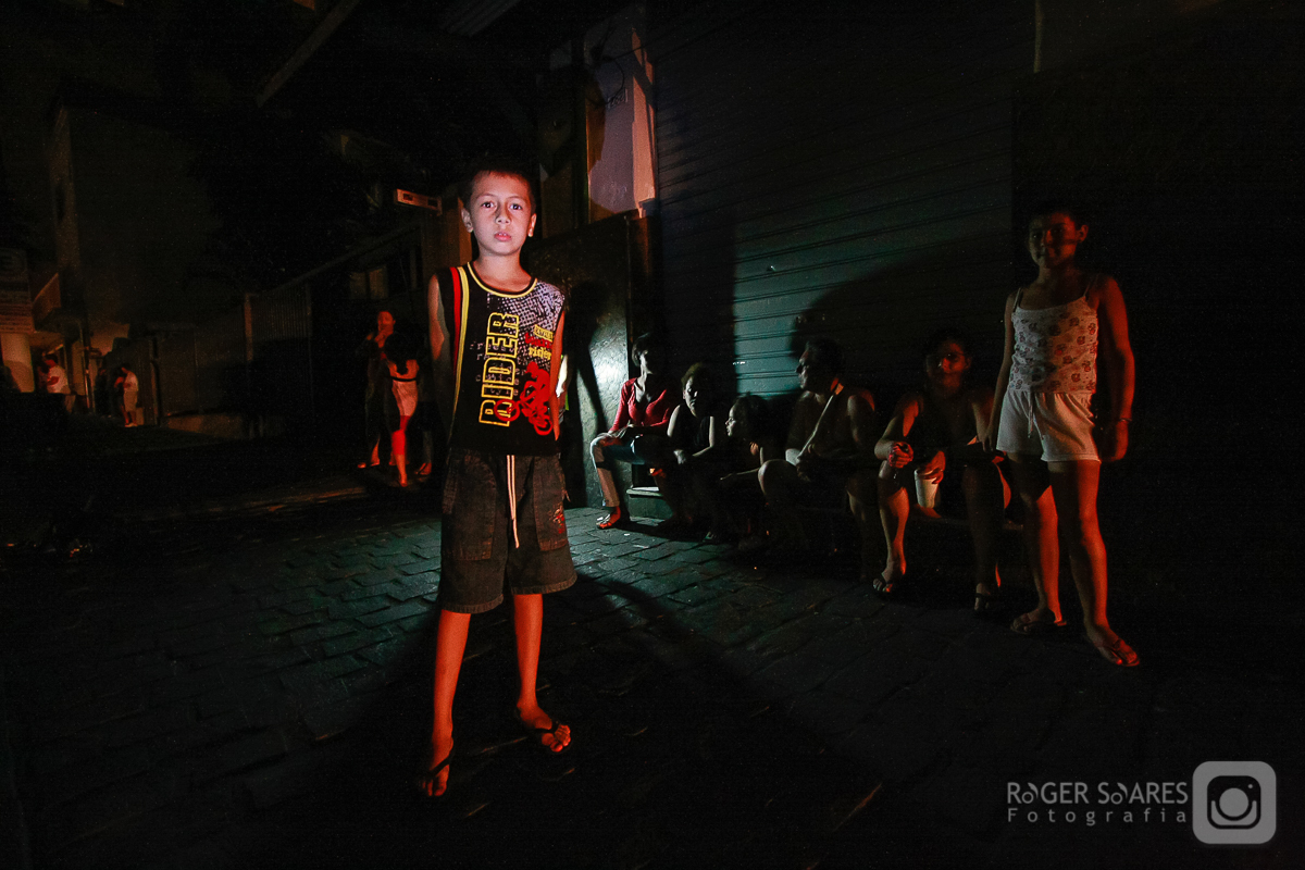 fotojornalismo noite paulistana blackout energia sem luz eletropaulo são paulo povo população crianças na rua