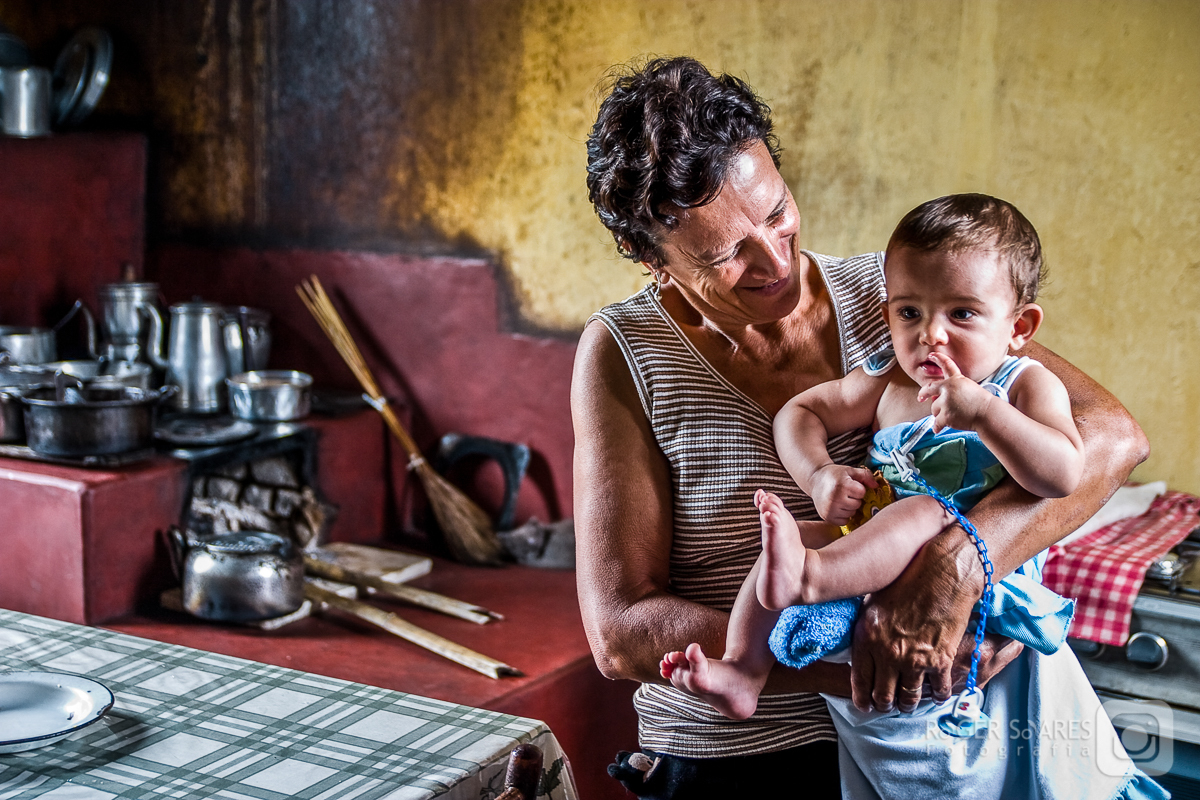 fotojornalismo interior minas gerais bebe comida caseira forno a lenha fogão caseiro pão fazenda terra