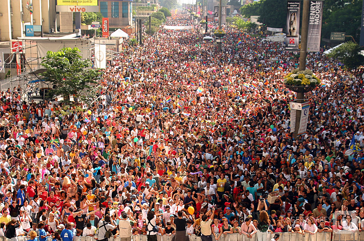 fotojornalismo parada gay glbt+ milhoes milhares de pessoas público multidão música alegria diversidade povo paulista rua avenida paulista reportagem