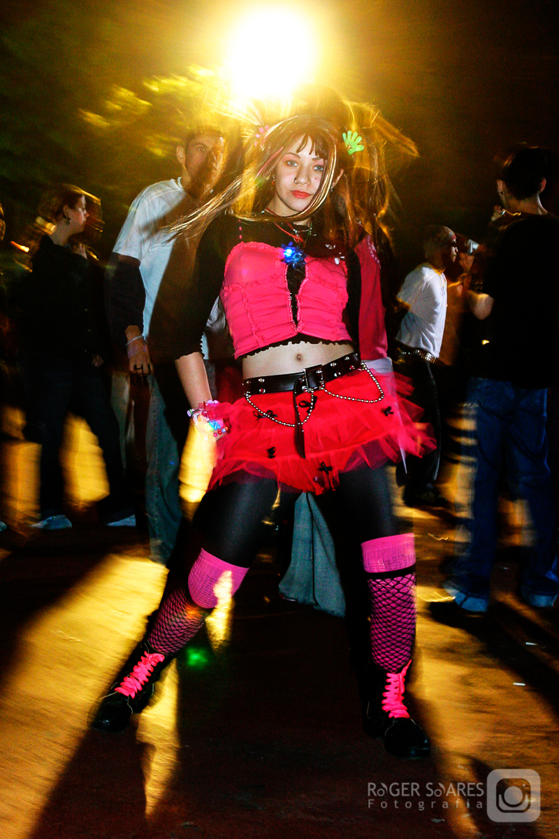 fotojornalismo parada gay glbt+ milhoes milhares de pessoas show música eletrônica playcenter menina dançarina