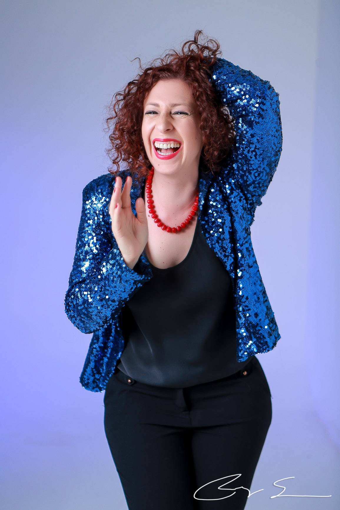 retratos profissionais estúdio fotográfico fotografia de estúdio portrait business linkdin redes sociais conexões verdadeiras cadeira luz camera canon flash mulher executiva poses alegria determinação foco coach inteligência emocional empreendedorismo