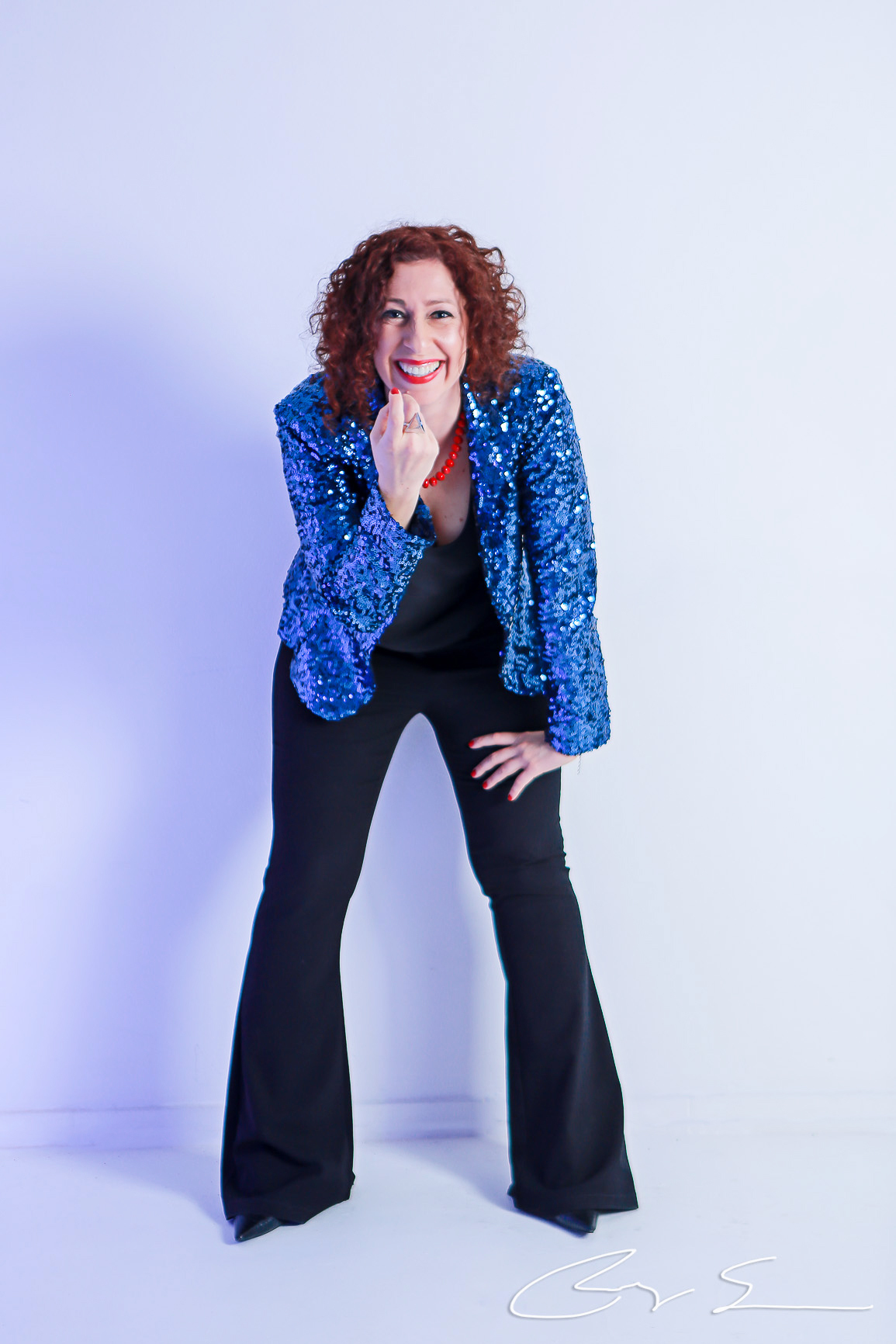 retratos profissionais estúdio fotográfico fotografia de estúdio portrait business linkdin redes sociais conexões verdadeiras cadeira luz camera canon flash mulher executiva poses alegria determinação foco coach inteligência emocional empreendedorismo