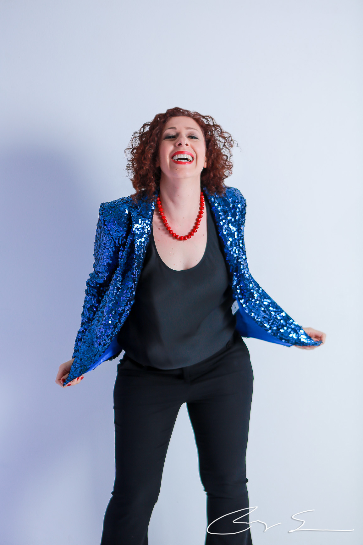 retratos profissionais estúdio fotográfico fotografia de estúdio portrait business linkdin redes sociais conexões verdadeiras cadeira luz camera canon flash mulher executiva poses alegria determinação foco coach inteligência emocional empreendedorismo