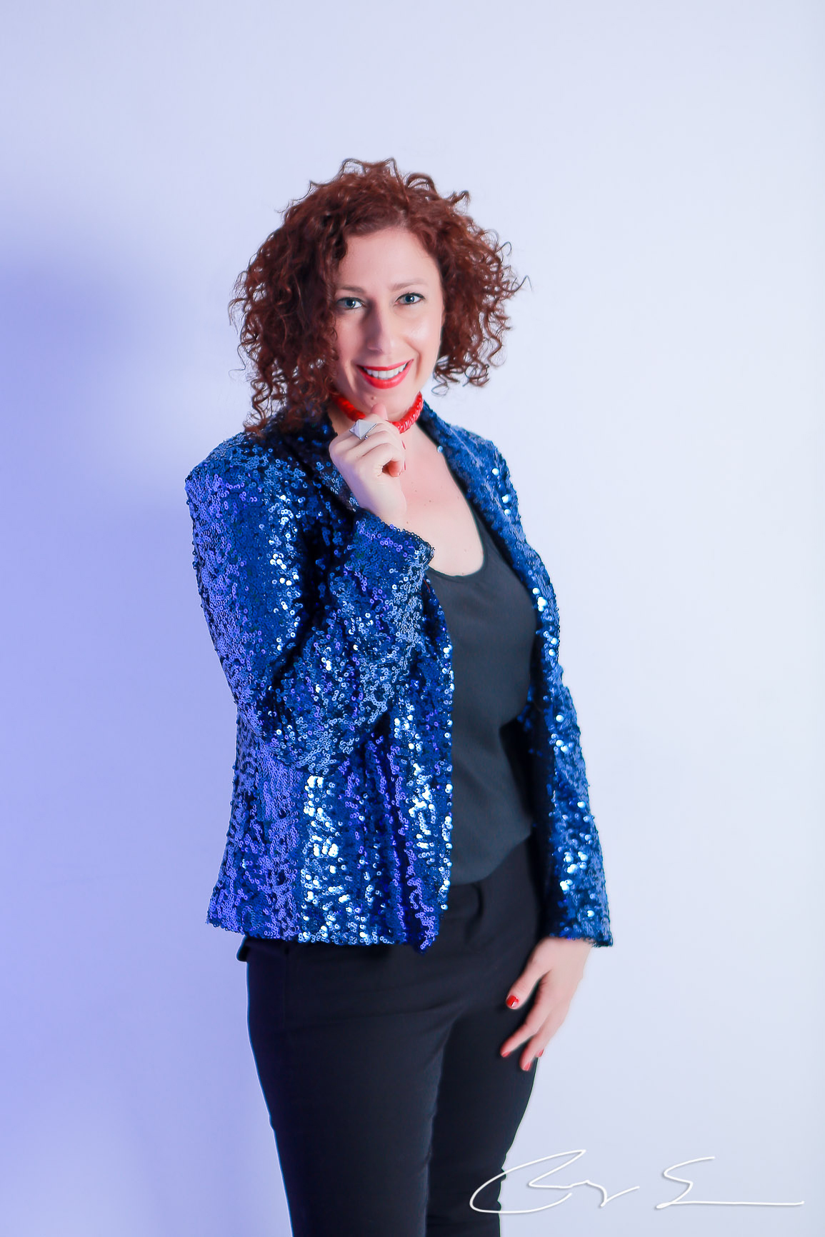 retratos profissionais estúdio fotográfico fotografia de estúdio portrait business linkdin redes sociais conexões verdadeiras cadeira luz camera canon flash mulher executiva poses alegria determinação foco coach inteligência emocional empreendedorismo