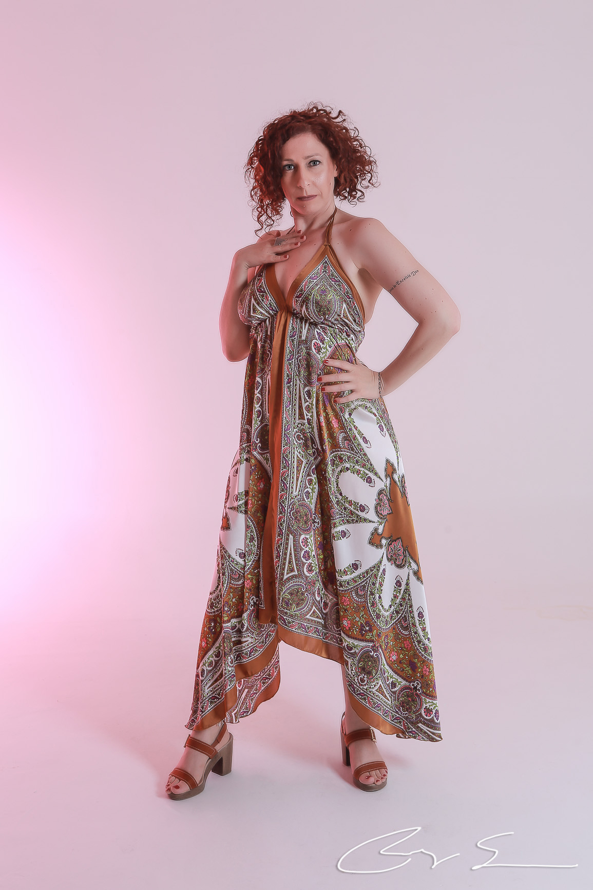 retratos profissionais estúdio fotográfico fotografia de estúdio portrait business linkdin redes sociais conexões verdadeiras cadeira luz camera canon flash mulher executiva poses alegria determinação foco coach inteligência emocional empreendedorismo