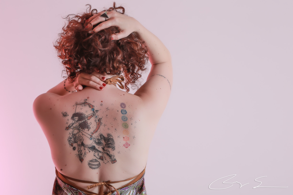 retratos profissionais estúdio fotográfico fotografia de estúdio portrait business linkdin redes sociais conexões verdadeiras cadeira luz camera canon flash mulher executiva poses alegria determinação foco coach inteligência emocional empreendedorismo