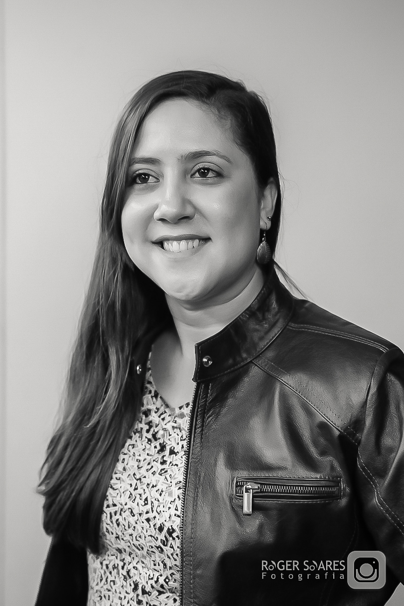 retratos profissionais estúdio fotográfico fotografia de estúdio portrait business linkdin redes sociais conexões verdadeiras cadeira luz camera canon flash mulher executiva poses alegria determinação foco ricardo jordão rainmaker vendas bizrevolution