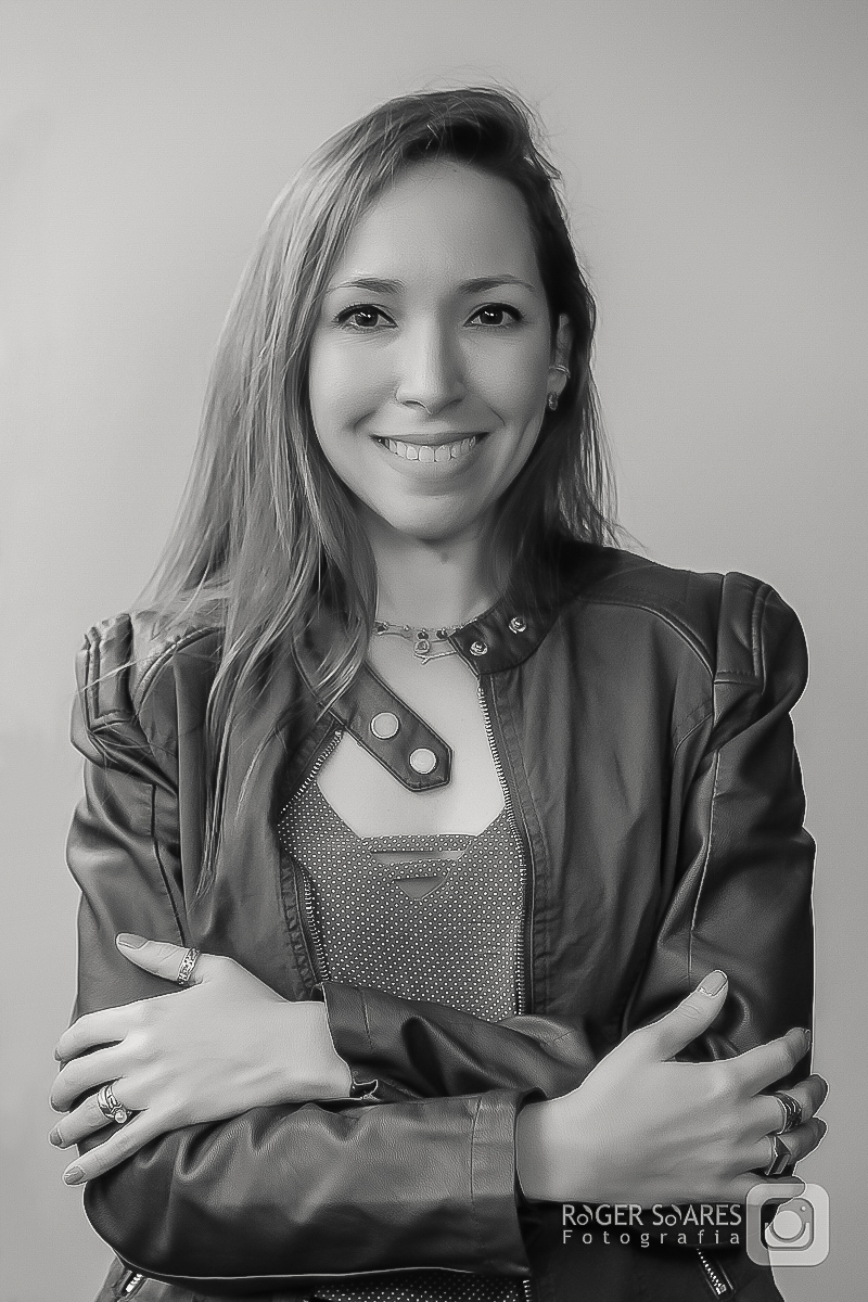 retratos profissionais estúdio fotográfico fotografia de estúdio portrait business linkdin redes sociais conexões verdadeiras cadeira luz camera canon flash mulher executiva poses alegria determinação foco ricardo jordão rainmaker vendas bizrevolution