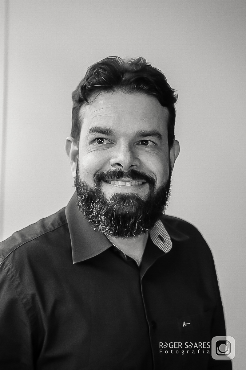 retratos profissionais estúdio fotográfico fotografia de estúdio portrait business linkdin redes sociais conexões verdadeiras cadeira luz camera canon flash mulher executiva poses alegria determinação foco ricardo jordão rainmaker vendas bizrevolution