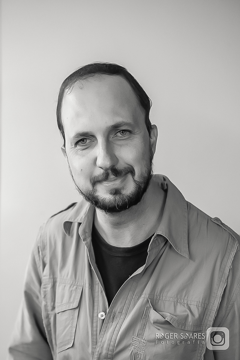 retratos profissionais estúdio fotográfico fotografia de estúdio portrait business linkdin redes sociais conexões verdadeiras cadeira luz camera canon flash mulher executiva poses alegria determinação foco ricardo jordão rainmaker vendas bizrevolution