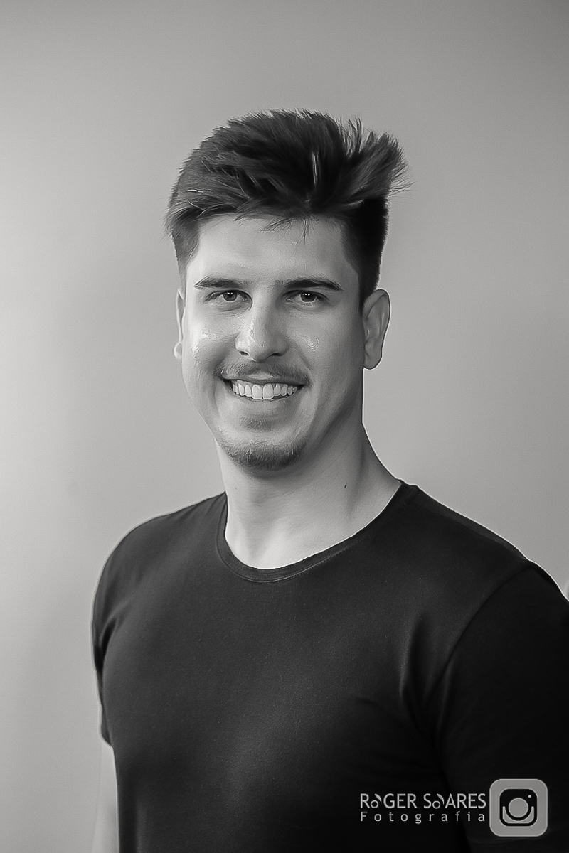 retratos profissionais estúdio fotográfico fotografia de estúdio portrait business linkdin redes sociais conexões verdadeiras cadeira luz camera canon flash mulher executiva poses alegria determinação foco ricardo jordão rainmaker vendas bizrevolution