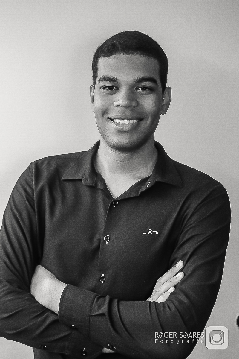 retratos profissionais estúdio fotográfico fotografia de estúdio portrait business linkdin redes sociais conexões verdadeiras cadeira luz camera canon flash mulher executiva poses alegria determinação foco ricardo jordão rainmaker vendas bizrevolution