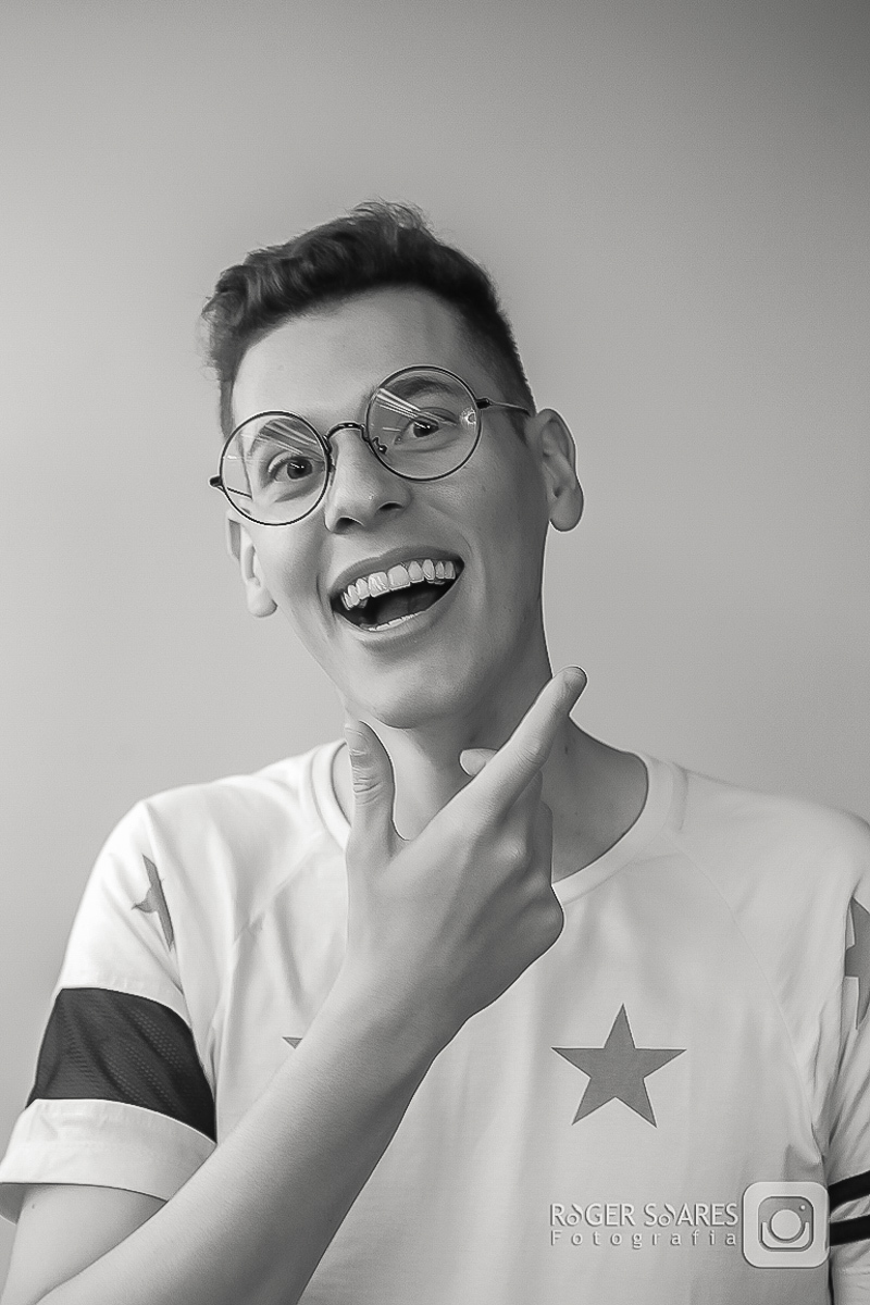 retratos profissionais estúdio fotográfico fotografia de estúdio portrait business linkdin redes sociais conexões verdadeiras cadeira luz camera canon flash mulher executiva poses alegria determinação foco ricardo jordão rainmaker vendas bizrevolution