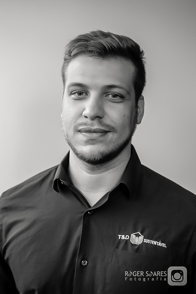 retratos profissionais estúdio fotográfico fotografia de estúdio portrait business linkdin redes sociais conexões verdadeiras cadeira luz camera canon flash mulher executiva poses alegria determinação foco ricardo jordão rainmaker vendas bizrevolution